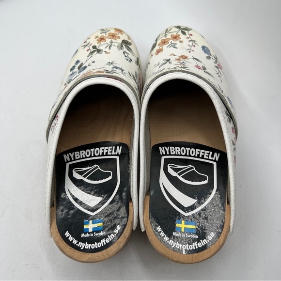 LINNEA Wood Open Back Flower Print Traction Slip-on Round Toe Leather Clogs - Picture 5 of 14